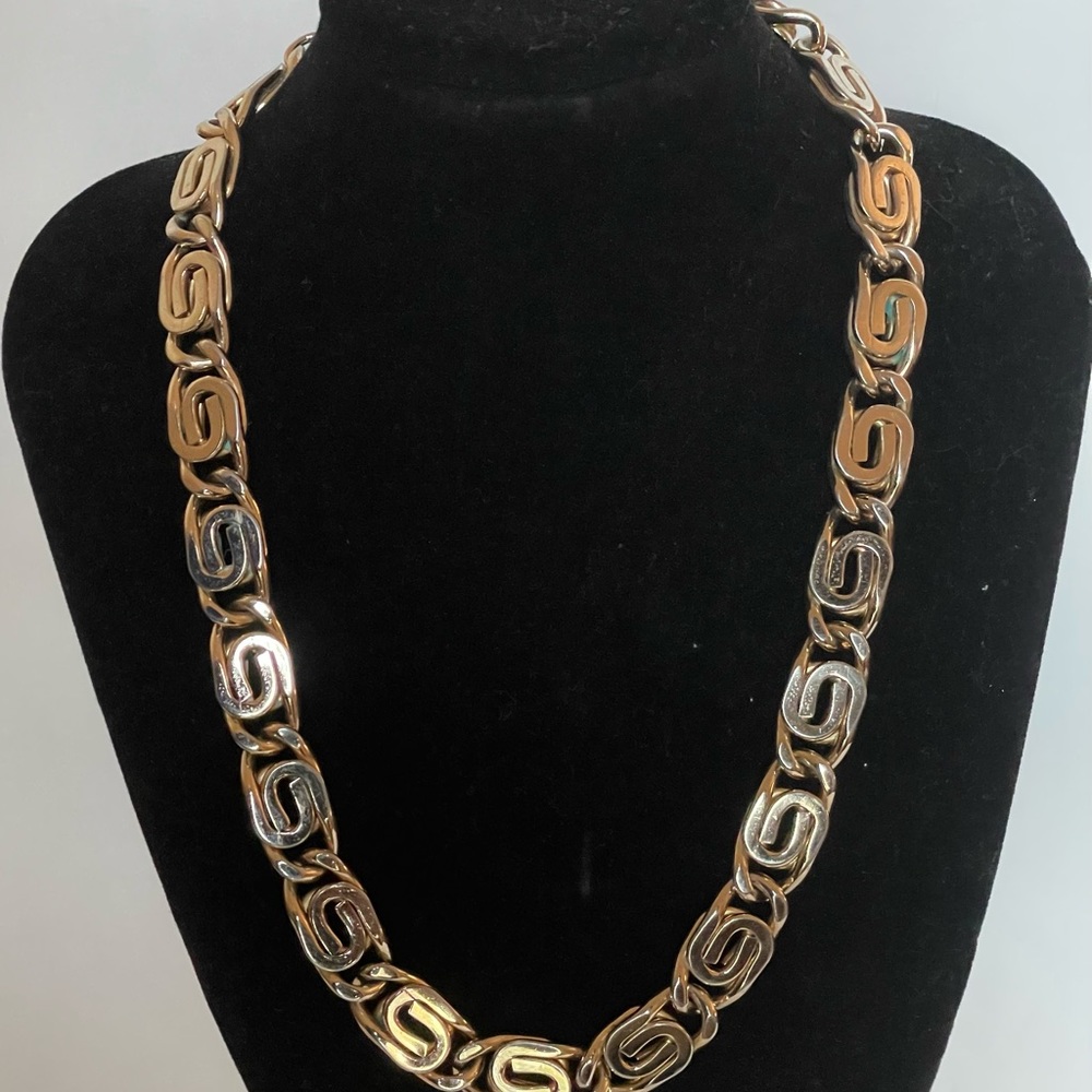 Vintage Monet Chain link gold tone necklace 16” women Pre-owned